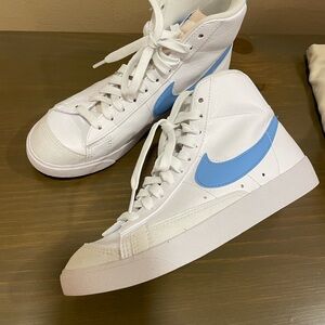 Nike mid blazer ‘77 women’s sz 7